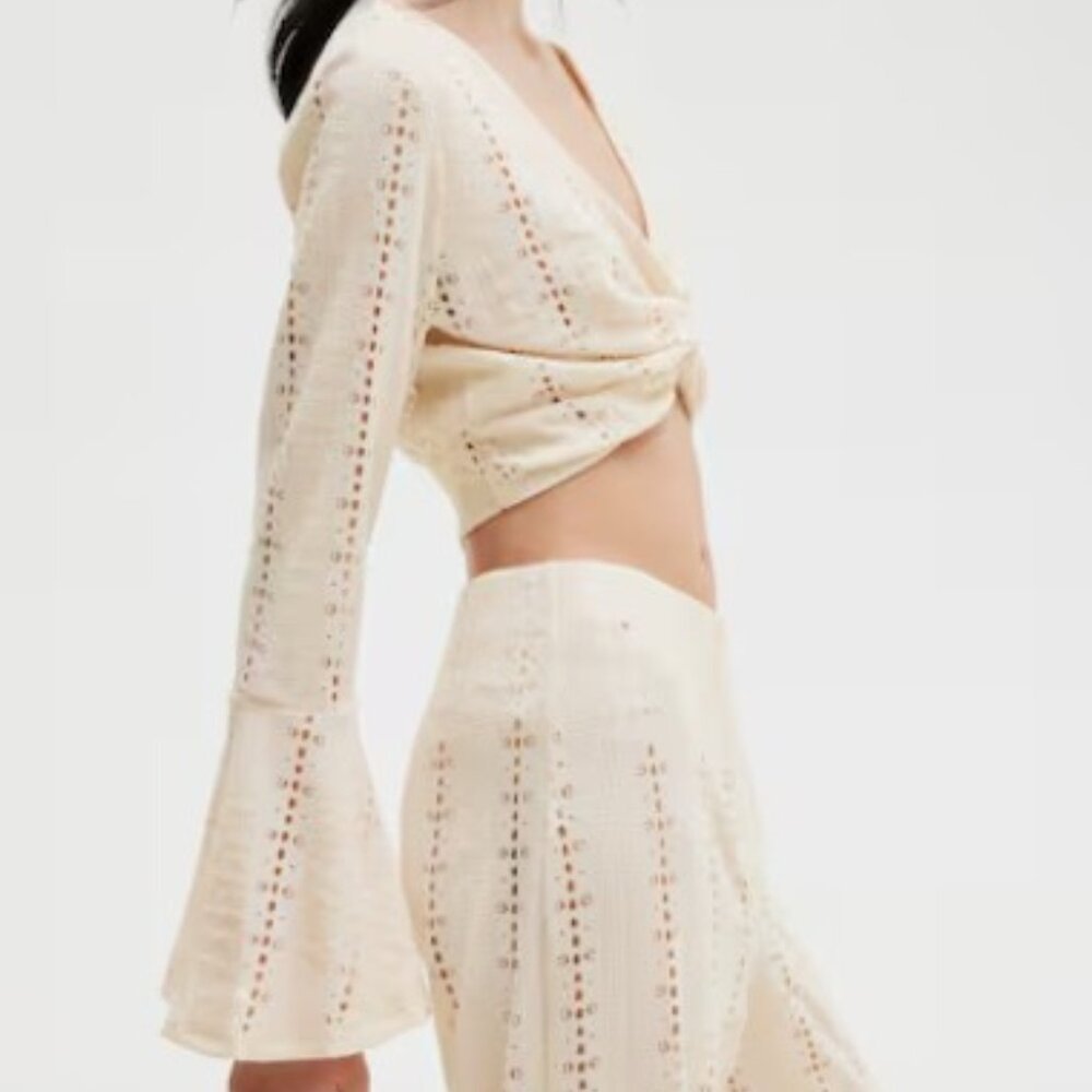 Twist-Detail Crop Top